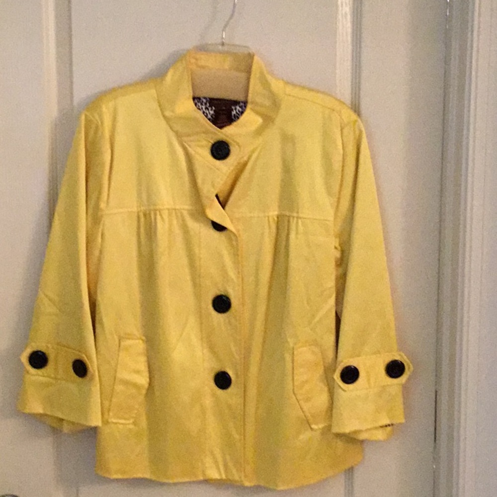 Sooo cute yellow jacket!